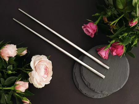 Zestaw stalowych pałeczek do sushi (2 el.) Pintinox - Kwadratowe Satynowane 23.PAT.K02S